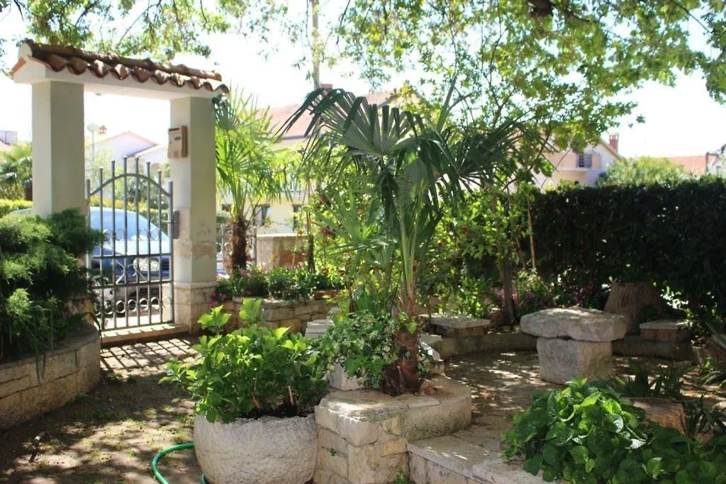 פורץ Apartment Maras
